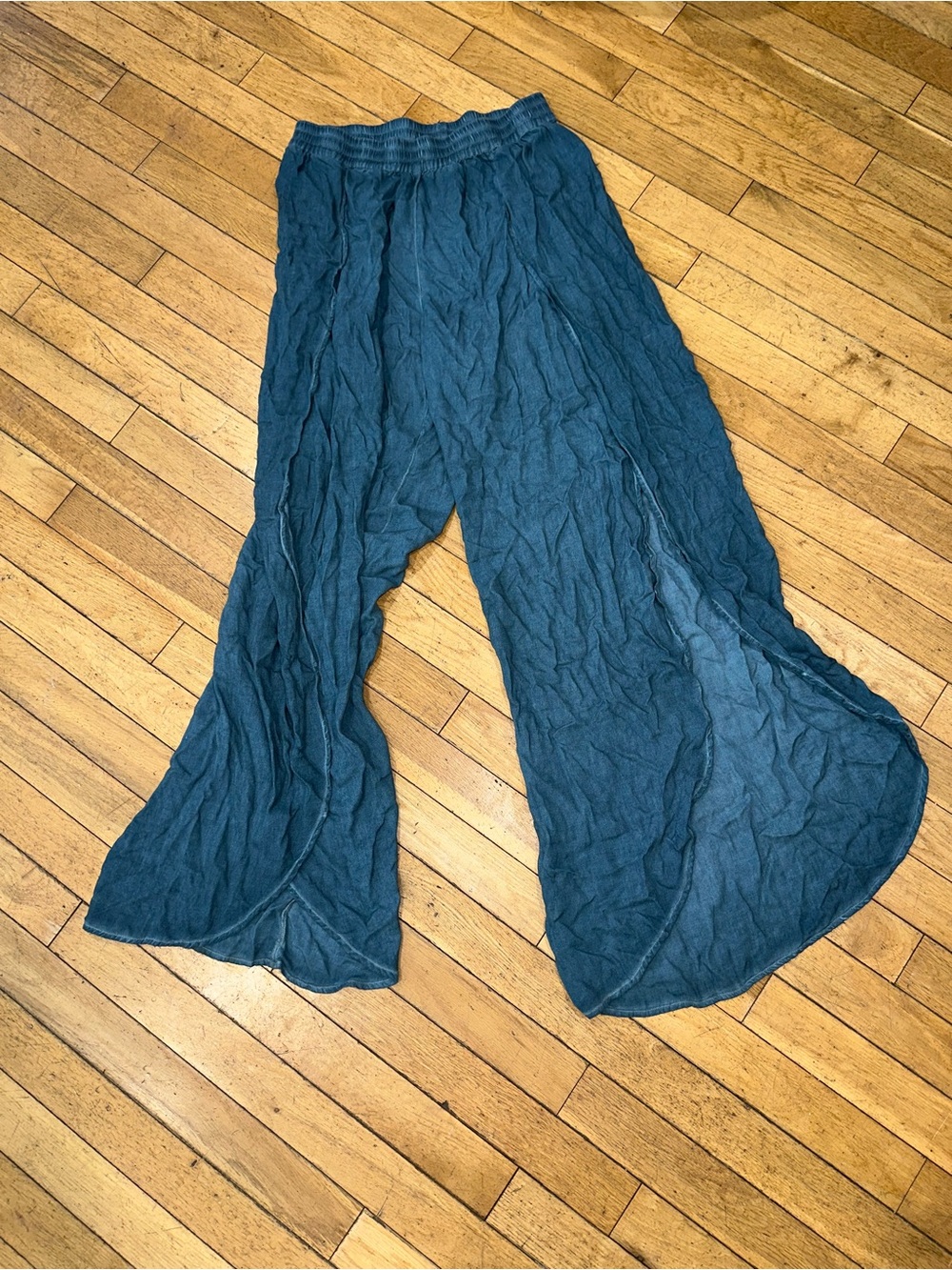 Woman’s You g Fabulous & Broke pants bottoms open front